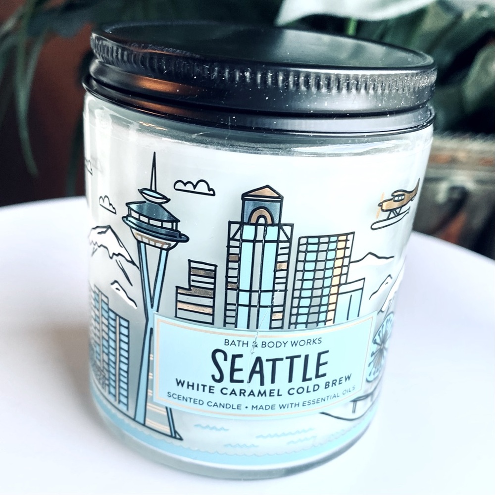 🐭 SALE! Bath & Body Works SEATTLE Caramel Cold 1-Wick Scented Medium Size Candle